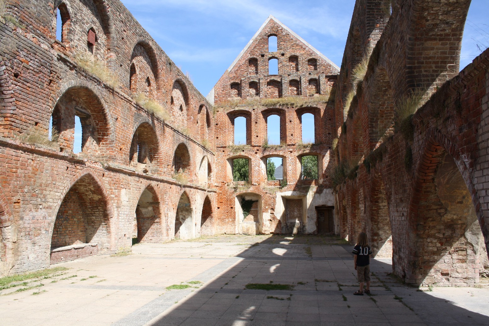Next to the minster of Bad Doberan there are the impressive remains of a trade building that belonged with the cloister.