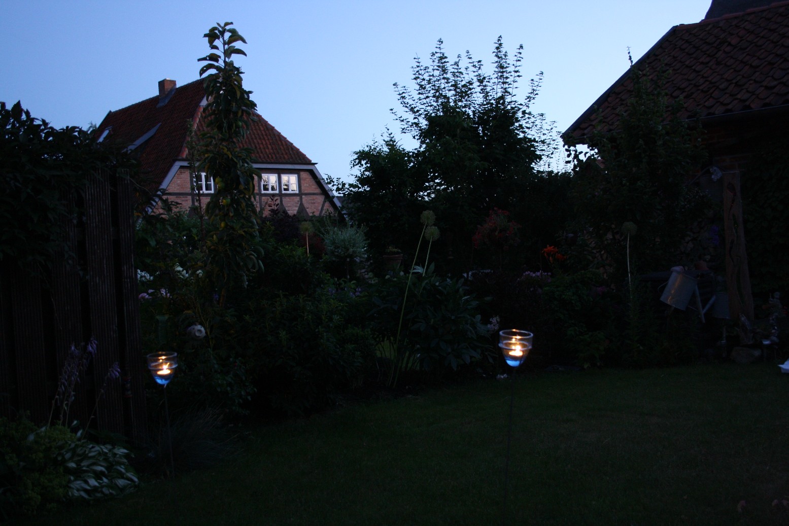 The first evening of our trip to the German Baltic coast we spent quietly in the garden of my parents' summer house.