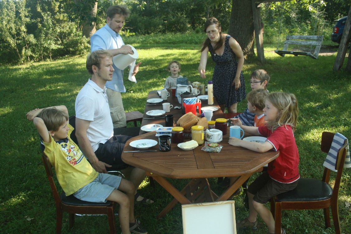 A lively breakfast in the garden very much felt like "the good old days". 