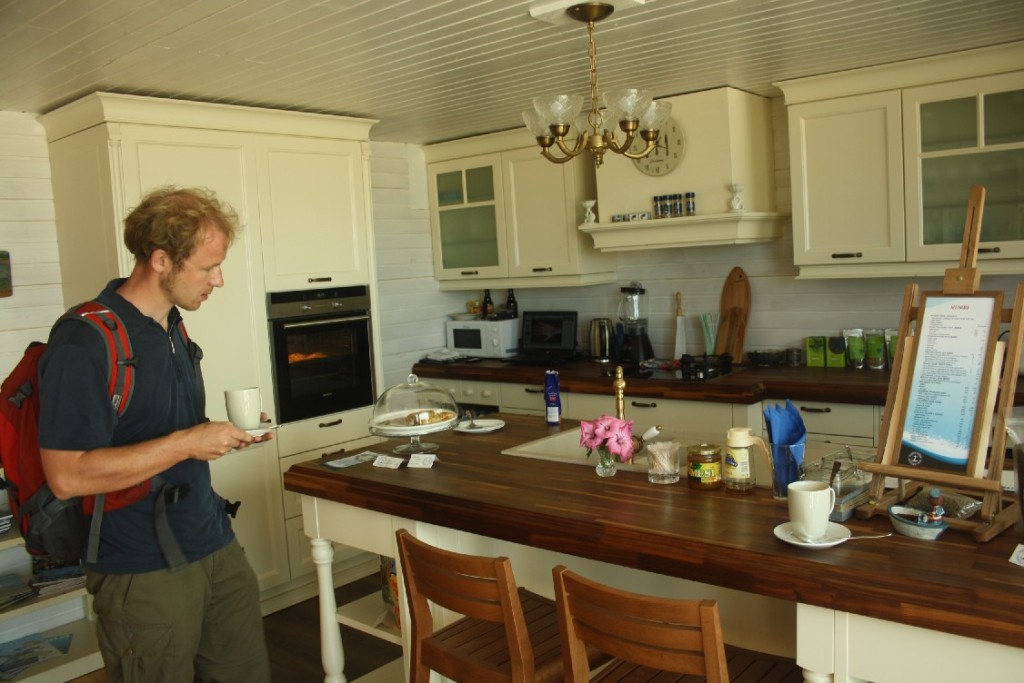 What looks like a private kitchen is acutally the café of Lahetaguse harbour.