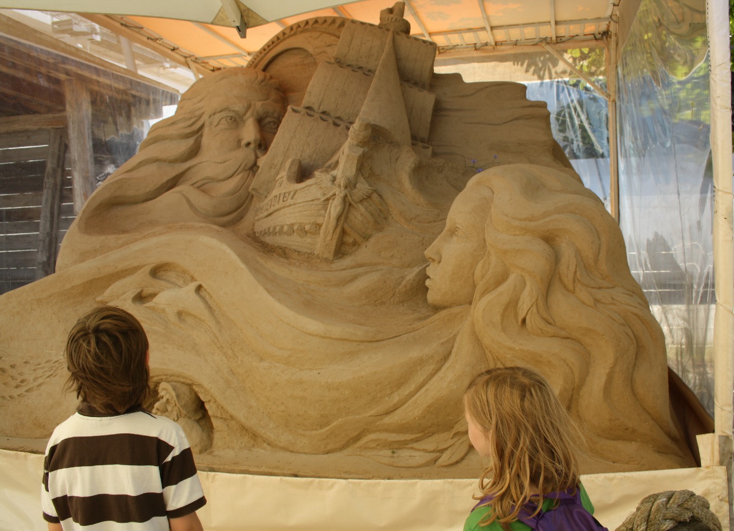 Sculptures made from sand can be visited for free at "Pier 7" in Warnemünde. 