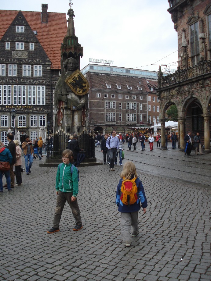 After a long day in the museum my boys didn't feel like appreciating the famous Roland of Bremen. 