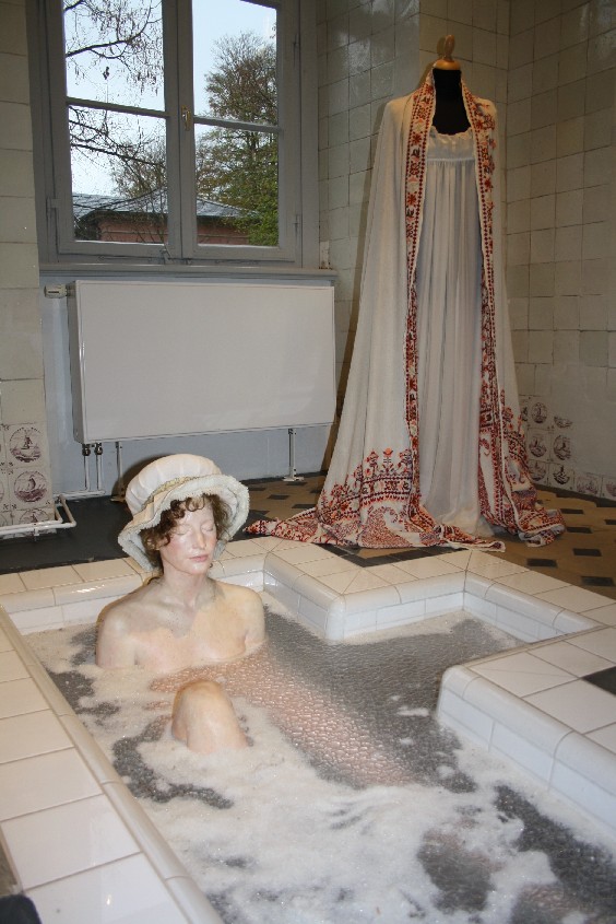 Queen Friederike of Hannover took her spa bath in this tub. 
