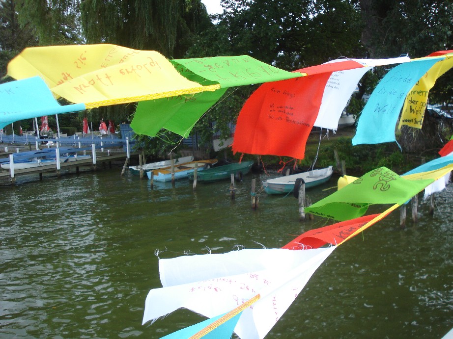 Buddhist prayer flags at Steinhuder Meer - a not so ordinary sight. 