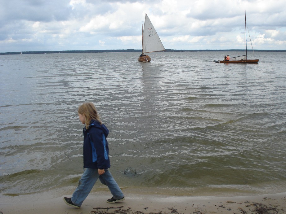 The water is only knee-deep, so it's ideal for small children (on a warmer day).