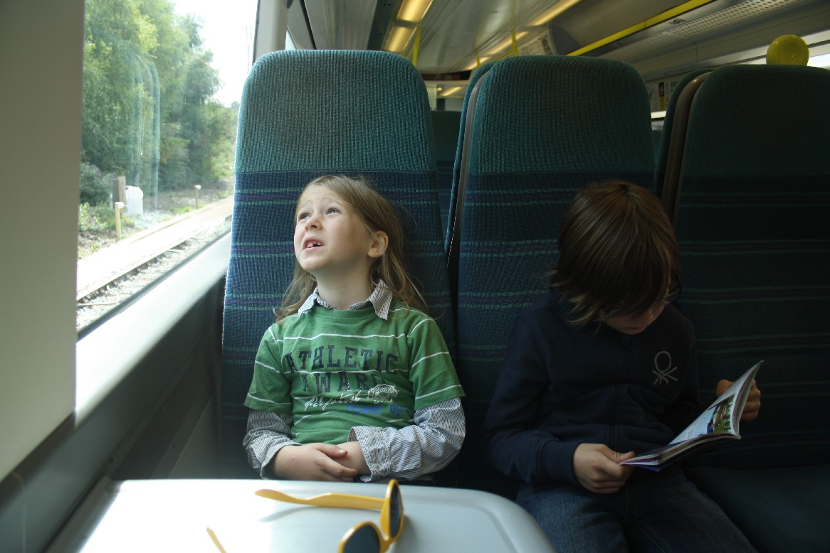 On the train to London - three seats in a row and a table, quite different from trains in Germany. 