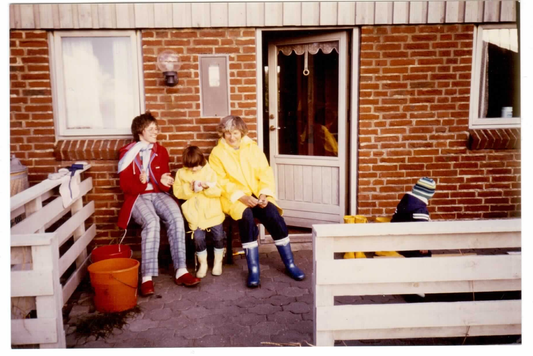 Mum, Grandma and I in front of a holiday house in Denmark, in 1987 I think. 