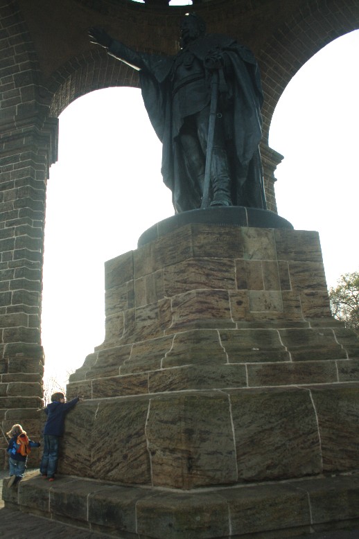 Wilhelm I. was nothing next to a "man of the common people", and he's not gotten any nearer to them today.