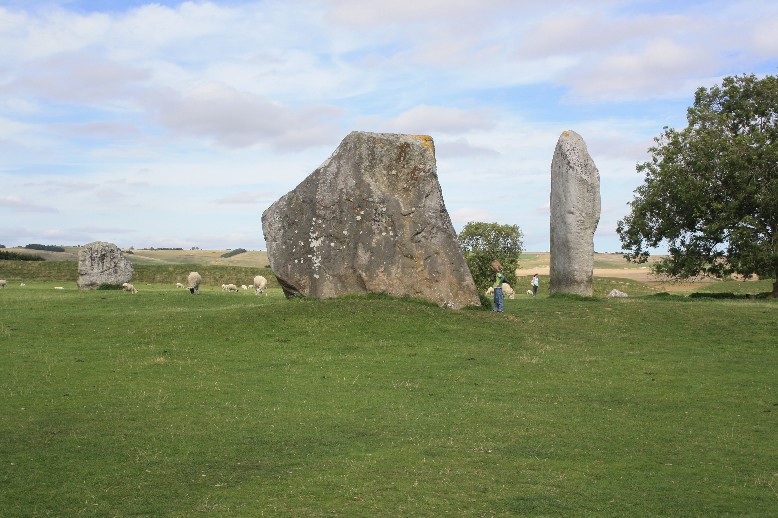 Der Steinkreis von Avebury ist so riesig, dass er kaum noch als solcher zu erkennen ist. 