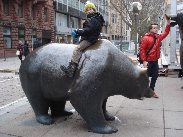 The bull and the bear are the mascots of Germany's most important stock-market. Well, on the pic it's just the bear, obviously, and Janis.