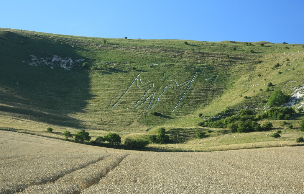 Wie die meisten Geoglyphen ist der "Lange Mann von Wilmington" am besten aus der Ferne zu erkennen. (Like most hill figures the Long Man of Wilmington is spotted best from afar.) 