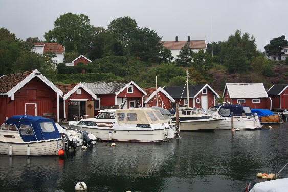 In den Fischerdörfern an der südnorwegischen Schärenküste findet man "Bilderbuch-Norwegen". (The fishing villages in Southern Norway look like straight out of the picture-book.)