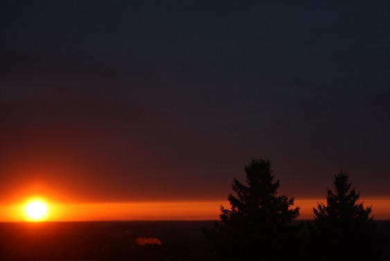 Reisen ist horizonterweiternd - aber nicht allerhellend. Der Sonnenuntergang von gestern Abend passt wunderbar zu Ringelnatz' Gedicht - und in die himmlische Sammlung der Raumfee.