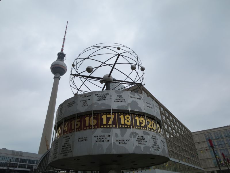 Mit Weltzeituhr und Fernsehturm war der Alexanderplatz das Zentrum Ostberlins. 