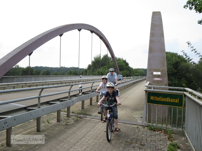 Das Schöne an Fahrradtouren Richtung Mittellandkanal: Es gibt keine Berge. 48 Kilometer absolvieren die Jungs an diesem Tag (fast) ganz ohne Murren. 