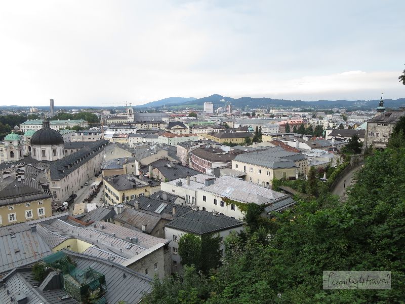 Der Blick auf die ruhigere Salzburg-Seite mit dem Mirabellengarten. 