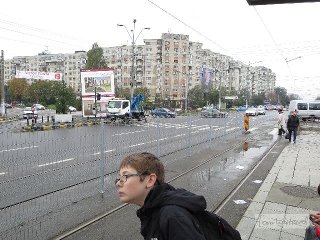 Kommt hier eine Straßenbahn? Die Orientierung in Bukarests Nahverkehr ist zumindest in den Außenbezirken... schwierig. 