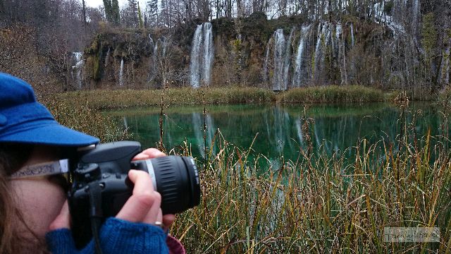 An den Plitvicer Seen bricht jeder Hobby-Fotograf in Entzücken aus (zumindest, wenn der Besucherandrang ausgedehnte Foto-Shoots erlaubt - November ist da eine ideale Reisezeit).