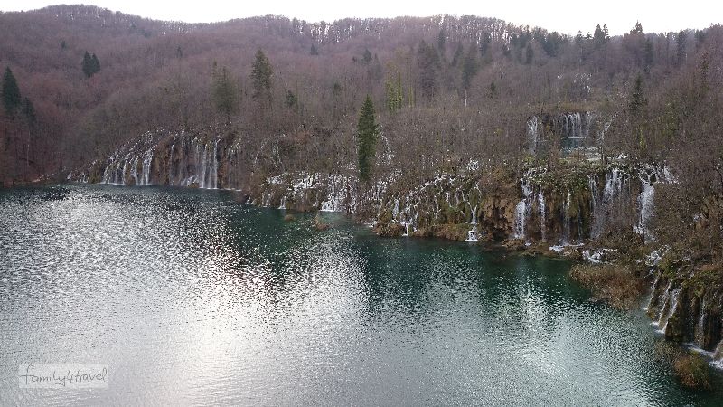 Wie viele Wasserfälle es an den Plitvicer Seen gibt? Wer will die ernsthaft zählen?! 