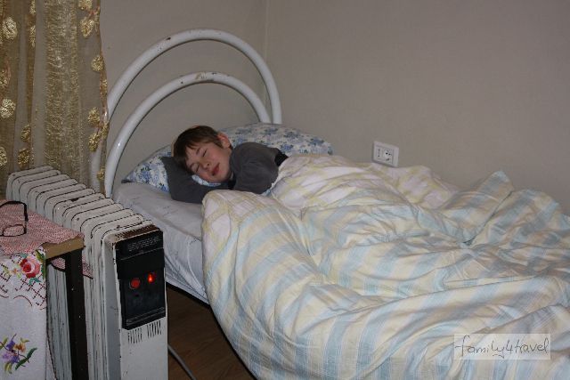 Wohlig warm (und über die Verkabelung der Elektrik reden wir lieber nicht): Janis ist glücklich in Albanien.