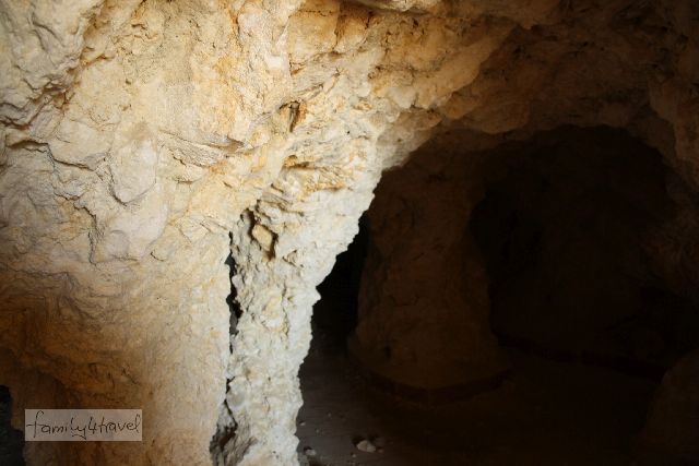 Auch die Höhlen können besichtigt werden. Hierher holte Filippo sein Rohmaterial. Wahrscheinlich hat er die Stollen alle selbst gegraben. 