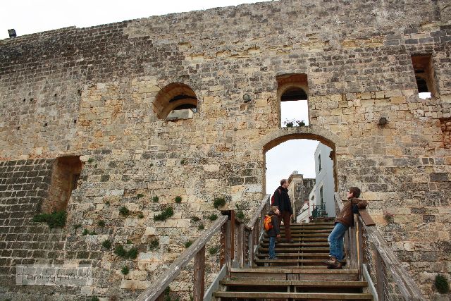 Die Stadtmauer von Otranto ist beeindruckend. 