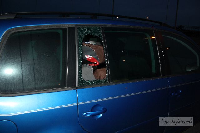 Familienurlaub in Italien: Autoknacker in Rom Rom ist doof: Kurz nach Sonnenuntergang sieht unser Auto so aus...