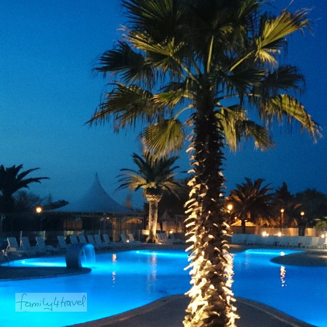 Pool und Palmen machen immer eine gute Figur! Campingplatz Marina d'Erba Rossa, Korsika. 