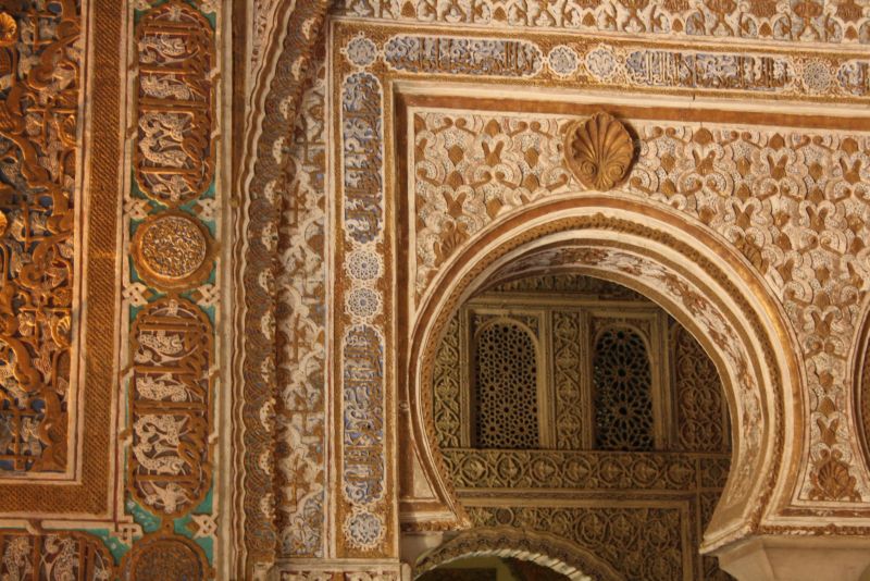Die Mauren bauten im Mudejar-Stil, der in seiner opulenten Pracht heute herrlich exotisch wirkt. (Alcazar von Sevilla.)