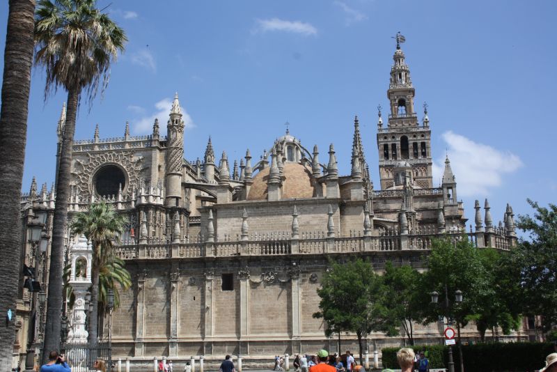 Verrückt oder nicht - mächtig imposant ist die Kathedrale von Sevilla auf jeden Fall. 