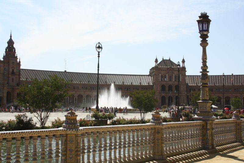 Die Plaza de Espanol soll einer der schönsten Plätze Spaniens sein. 