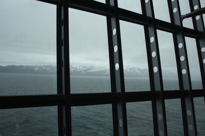 Mit dem hohen Norden kann man mich locken, selbst auf ein Kreuzfahrtschiff - Vorbeifahrt an der Polarinsel Jan Mayen. 