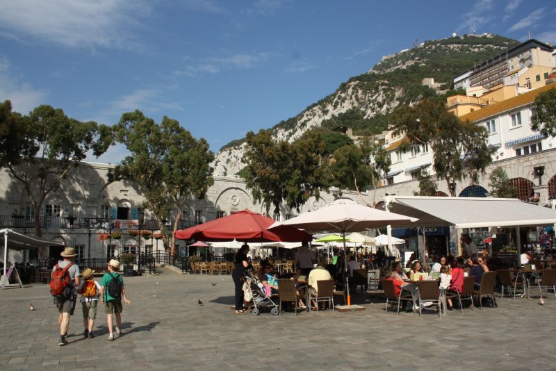 Stadtbummel an Steilklippen - die sind in Gibraltar nie weit weg. 