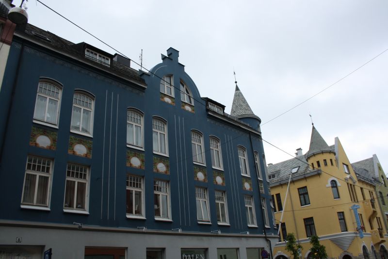 Die bunten Jugendstil-Häuser in norwegischer Variante sind Ålesunds Markenzeichen. 