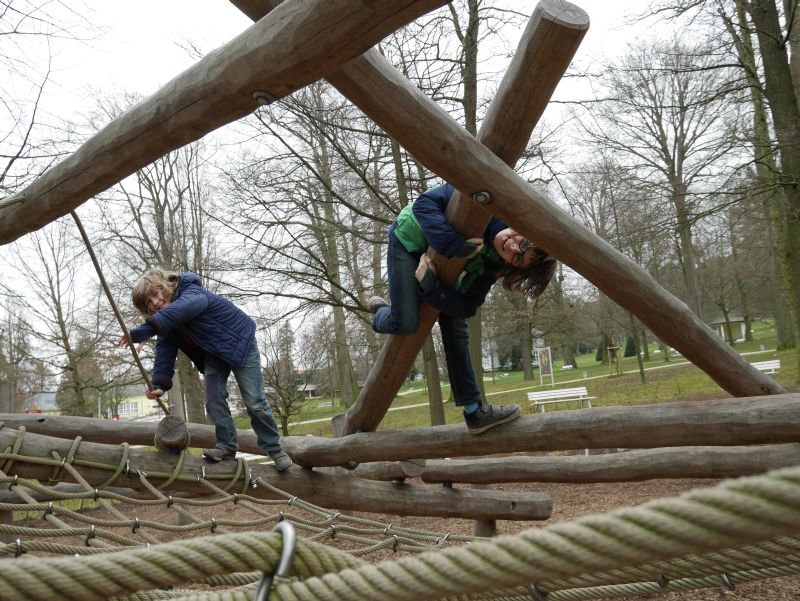 Die Ork-Bande ist auf dem Kurpark-Spielplatz angekommen.