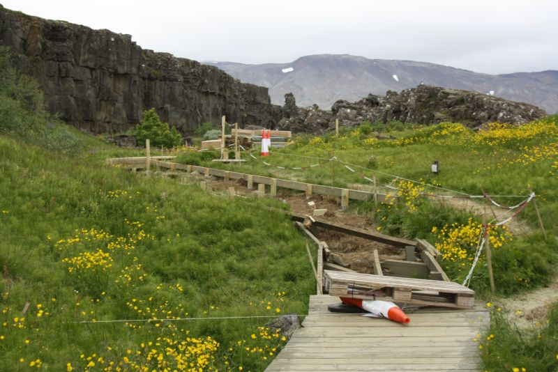 Ein Erdbeben hat den Wanderweg in Thingvellir zerstört. . 