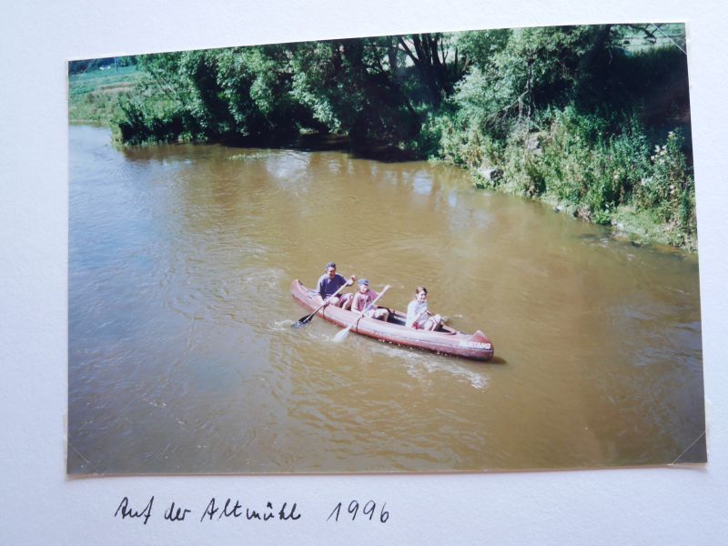 Das war außergewöhnlich: Paddeln auf der Altmühl in Bayern, Papa, Gesa und ich. 