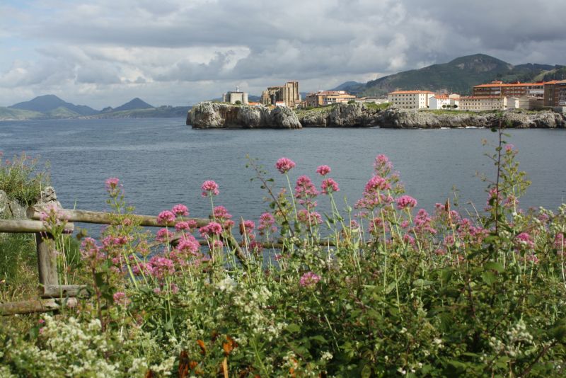 Castro Urdiales, Festung Santa Ana und Kirche Santa Maria