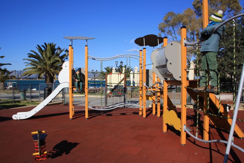 Spielplatz in Nafplion, Peloponnes mit Kindern