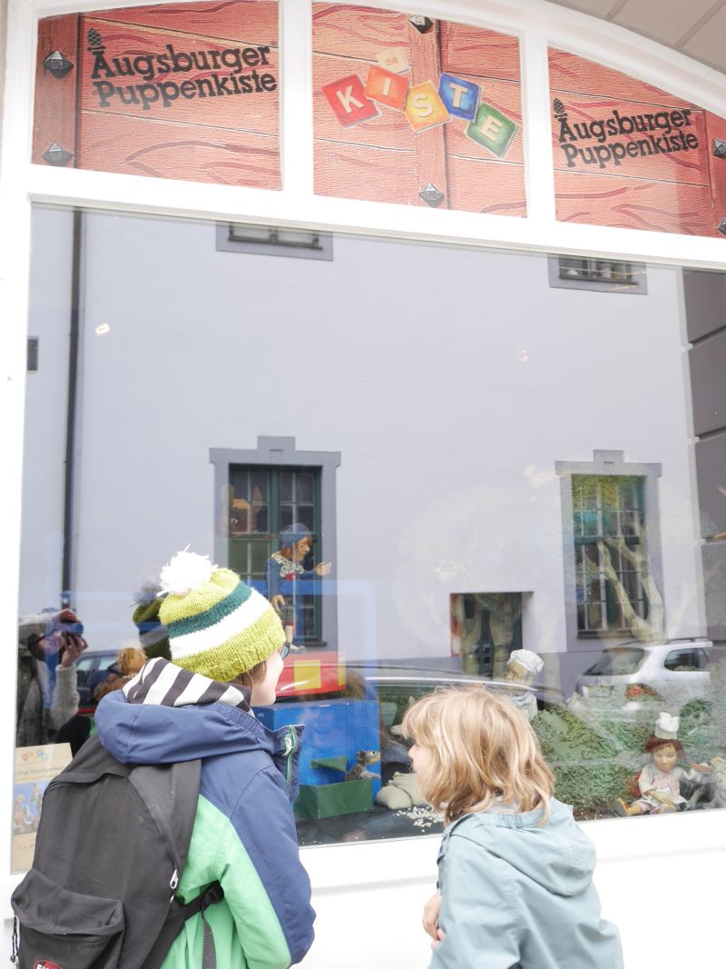 Augsburg mit Kindern, Augsburger Puppenkiste Schaufenster