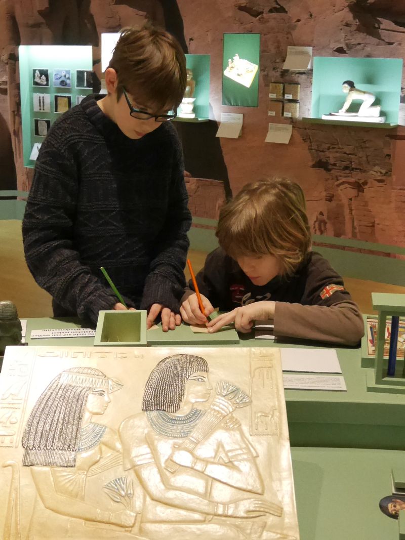 Hildesheim mit Kindern, Roemer- und Pelizaeus-Museum, Museum der Sinne