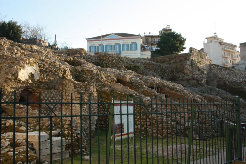 Römische Ruinen in Patras mit Kindern