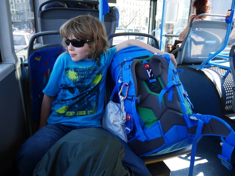 Backpacking mit Kind in der Schweiz, Bus nach Genf