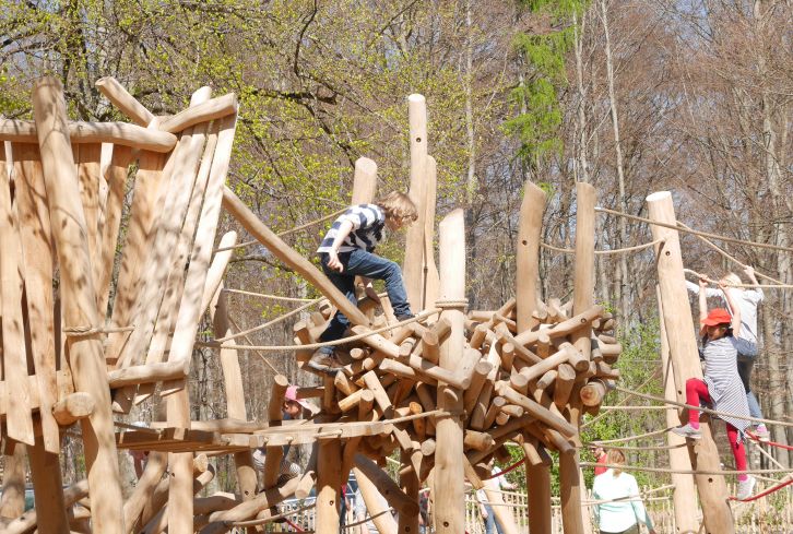 Spielplatz am Lac de Sauvabelin, Lausanne mit Kind