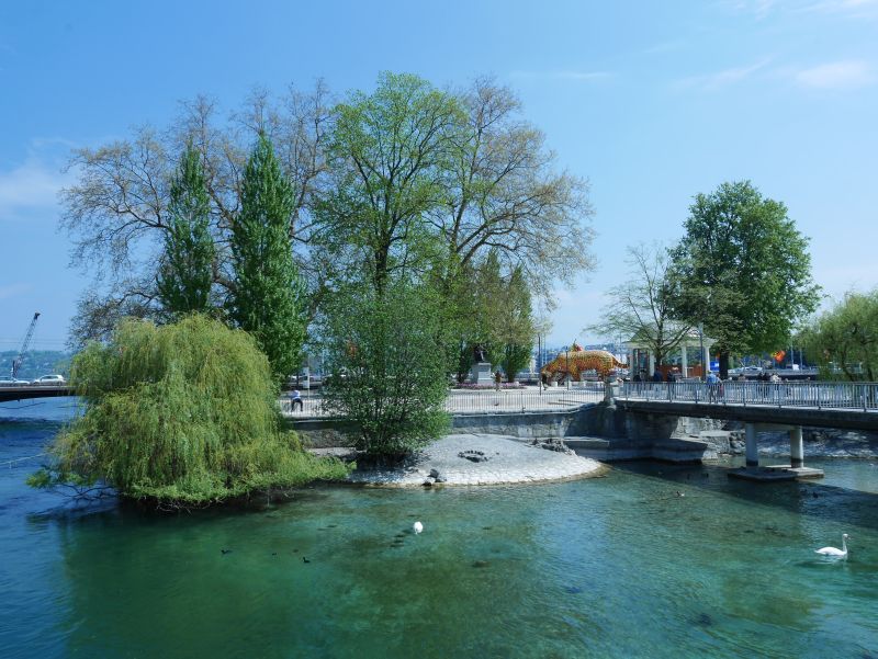 Das winzige Inselchen in der Rhone-Mündung ist Jean-Jacques Rousseau gewidmet. 