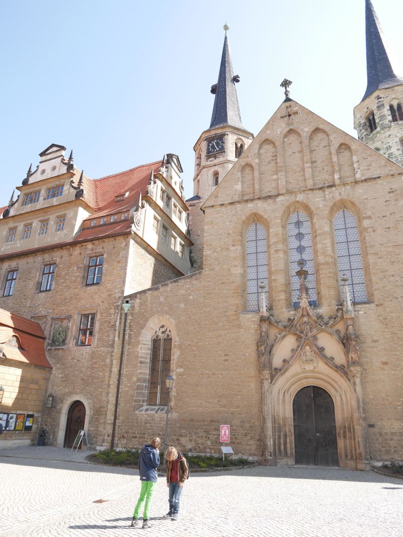 Merseburger Dom mit Kindern