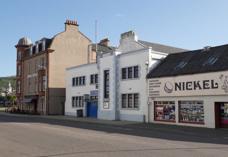 An der Hauptstraße von Campbelltown, gegenüber vom Hafen. Kintyre, Schottland