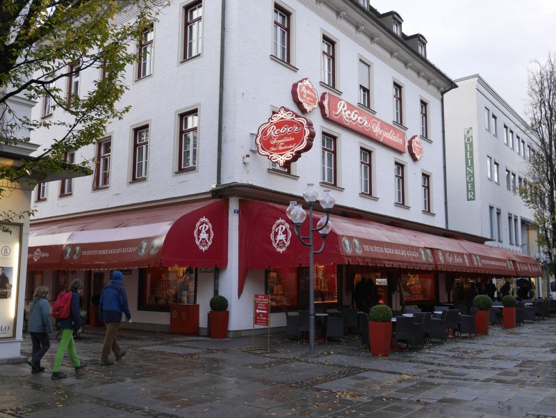 Café Reber mit Mozartkugelverkauf, Familienurlaub in Bad Reichenhall mit Kindern