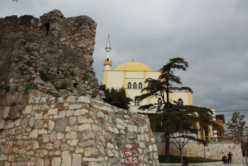 Sehenswürdigkeiten in Durres, Stadtmauer und Moschee