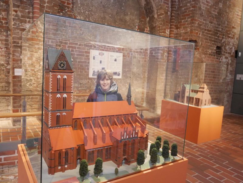 Ausstellung Marienkirche Modell, Wismar mit Kindern